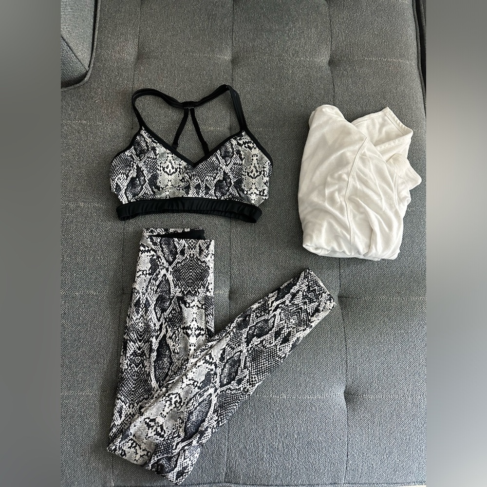Marika Printed Leggings and Bra Set Size XS